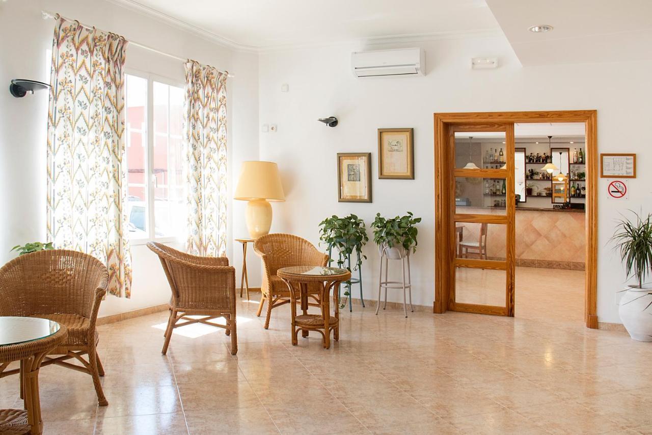 Hotel Geminis Ситадела Екстериор снимка