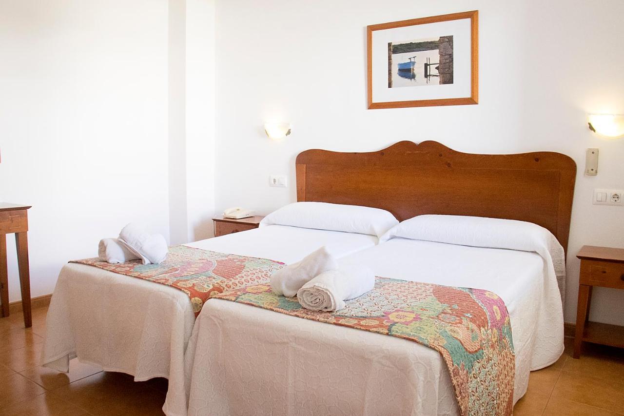 Hotel Geminis Ситадела Екстериор снимка