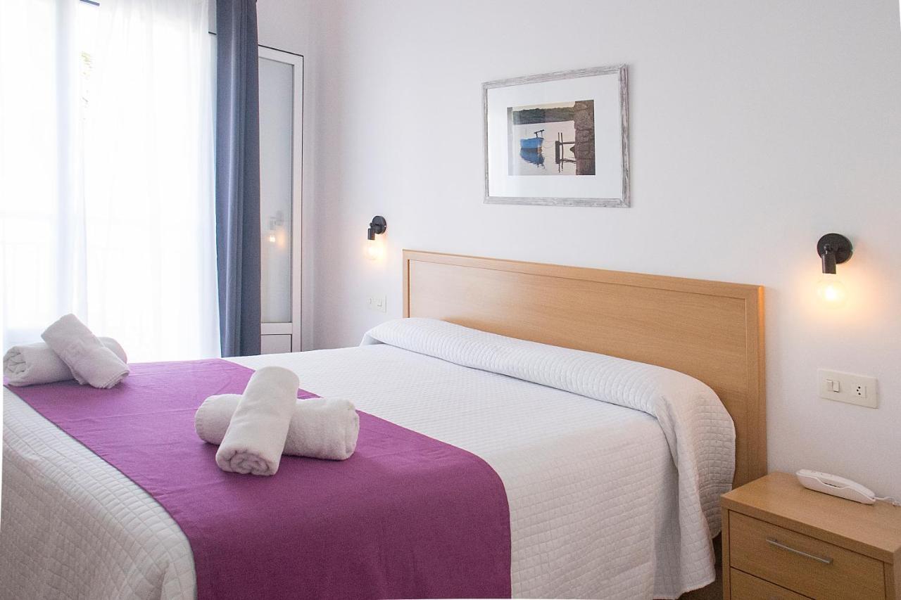 Hotel Geminis Ситадела Екстериор снимка