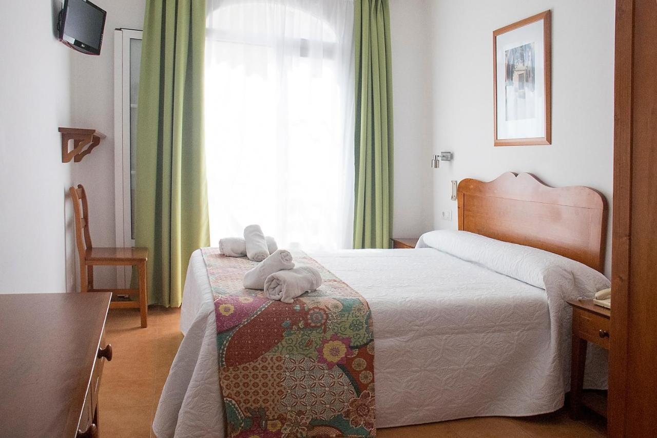 Hotel Geminis Ситадела Екстериор снимка