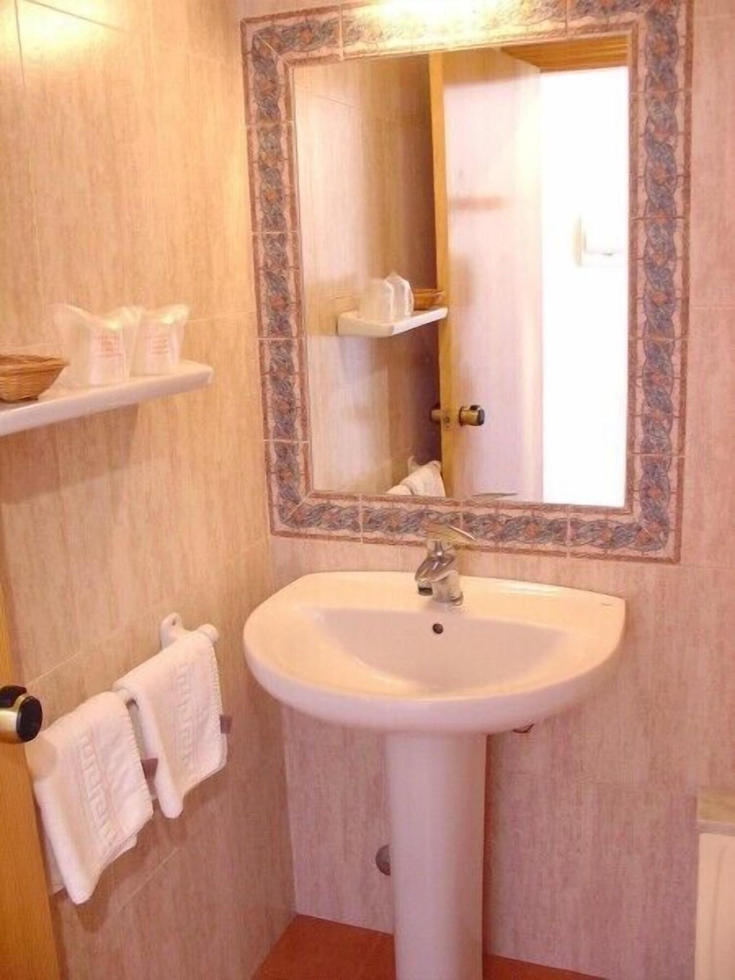 Hotel Geminis Ситадела Екстериор снимка