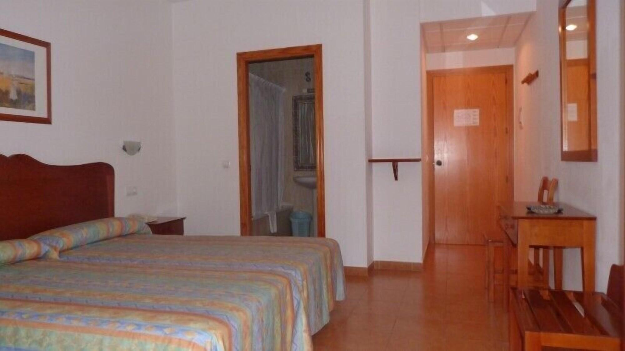 Hotel Geminis Ситадела Екстериор снимка