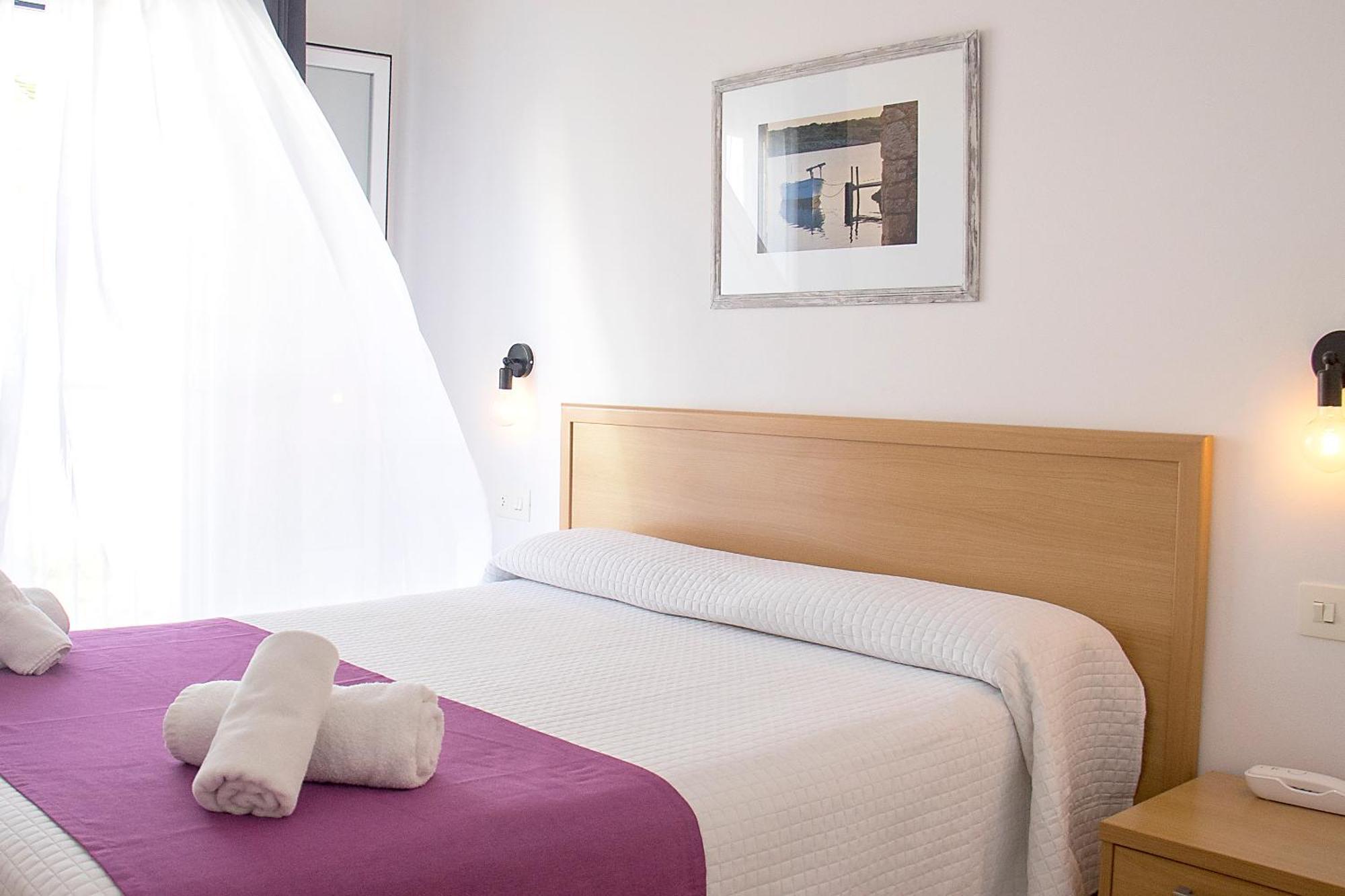 Hotel Geminis Ситадела Екстериор снимка