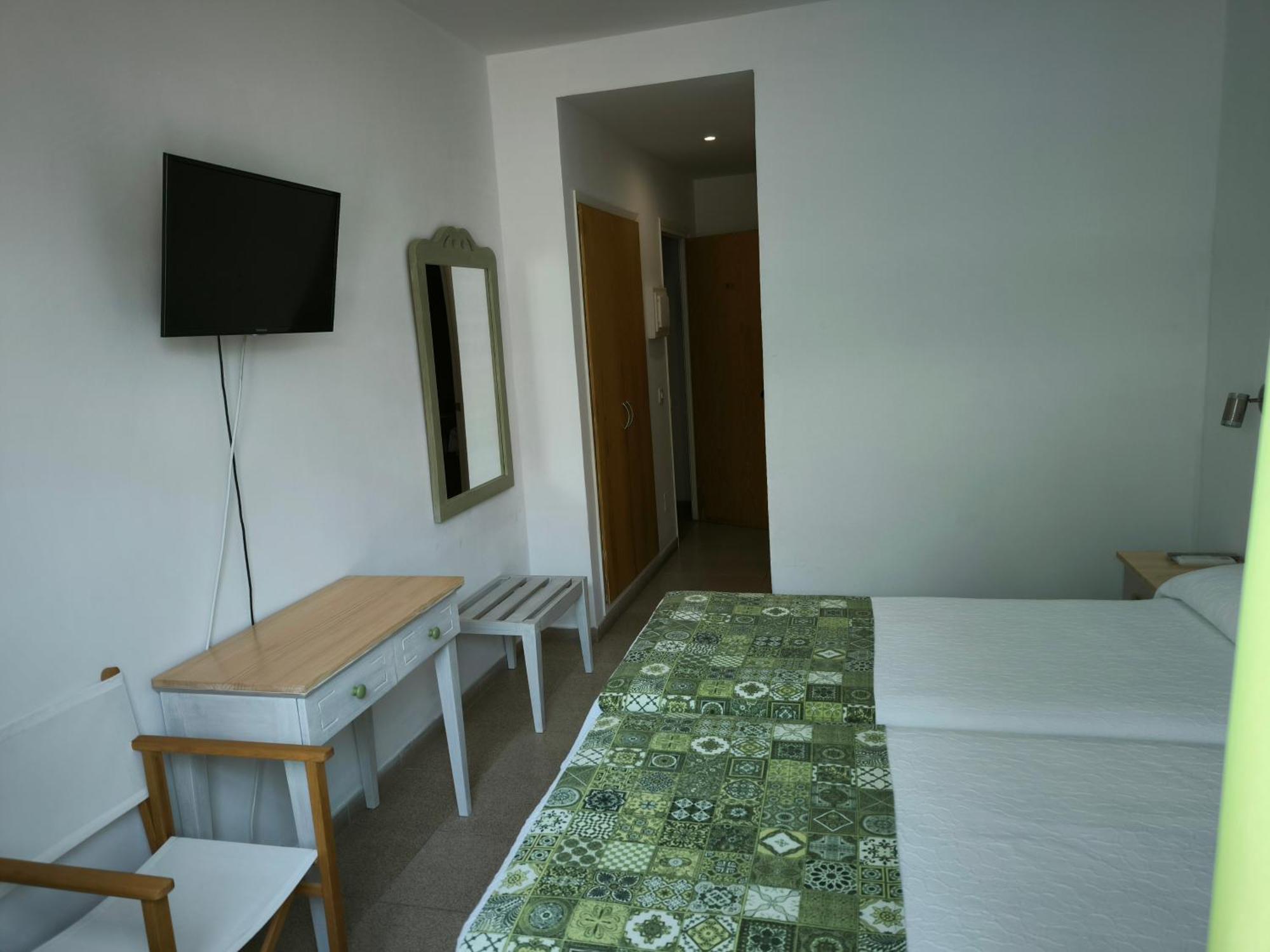 Hotel Geminis Ситадела Екстериор снимка