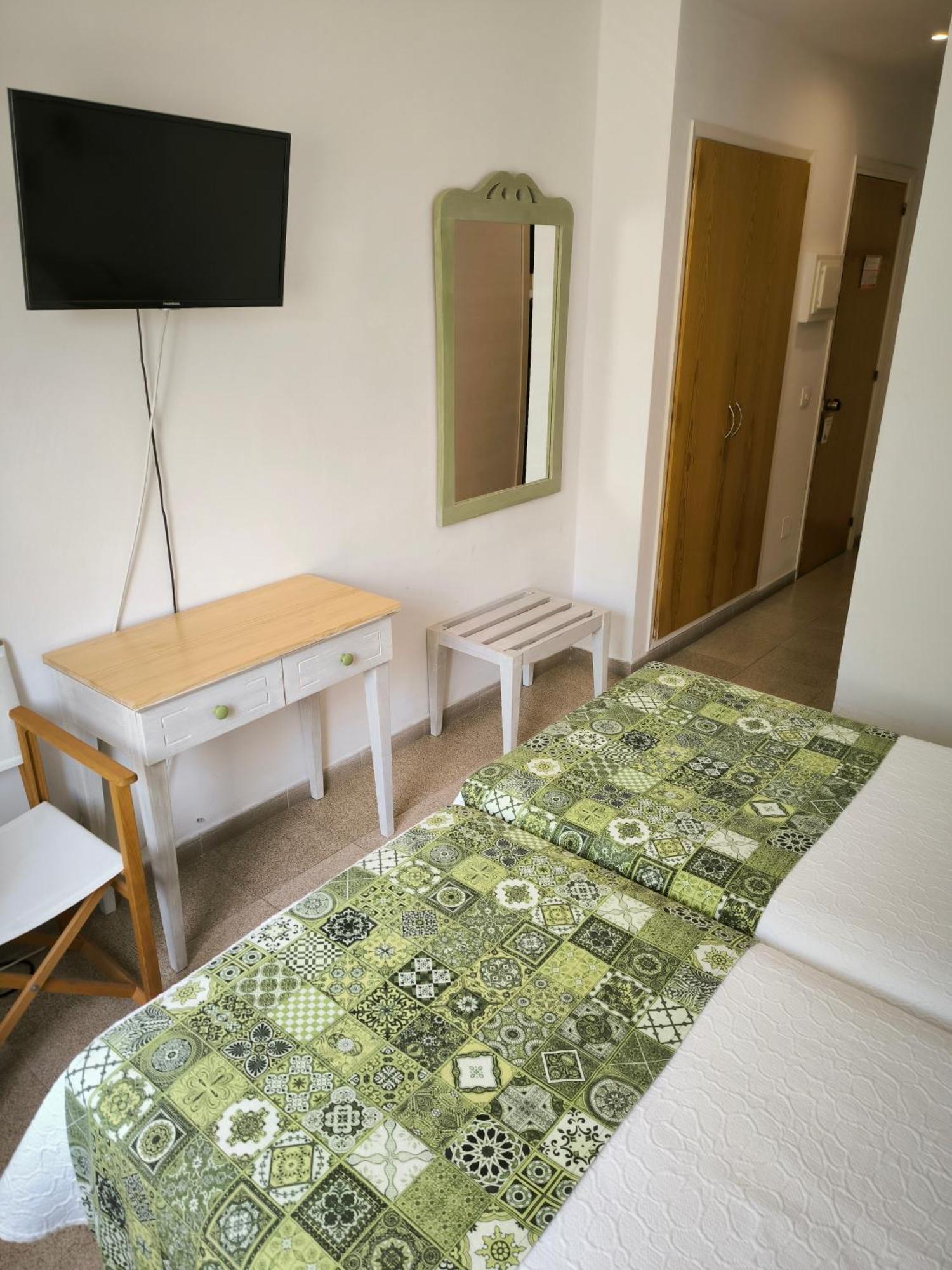Hotel Geminis Ситадела Стая снимка