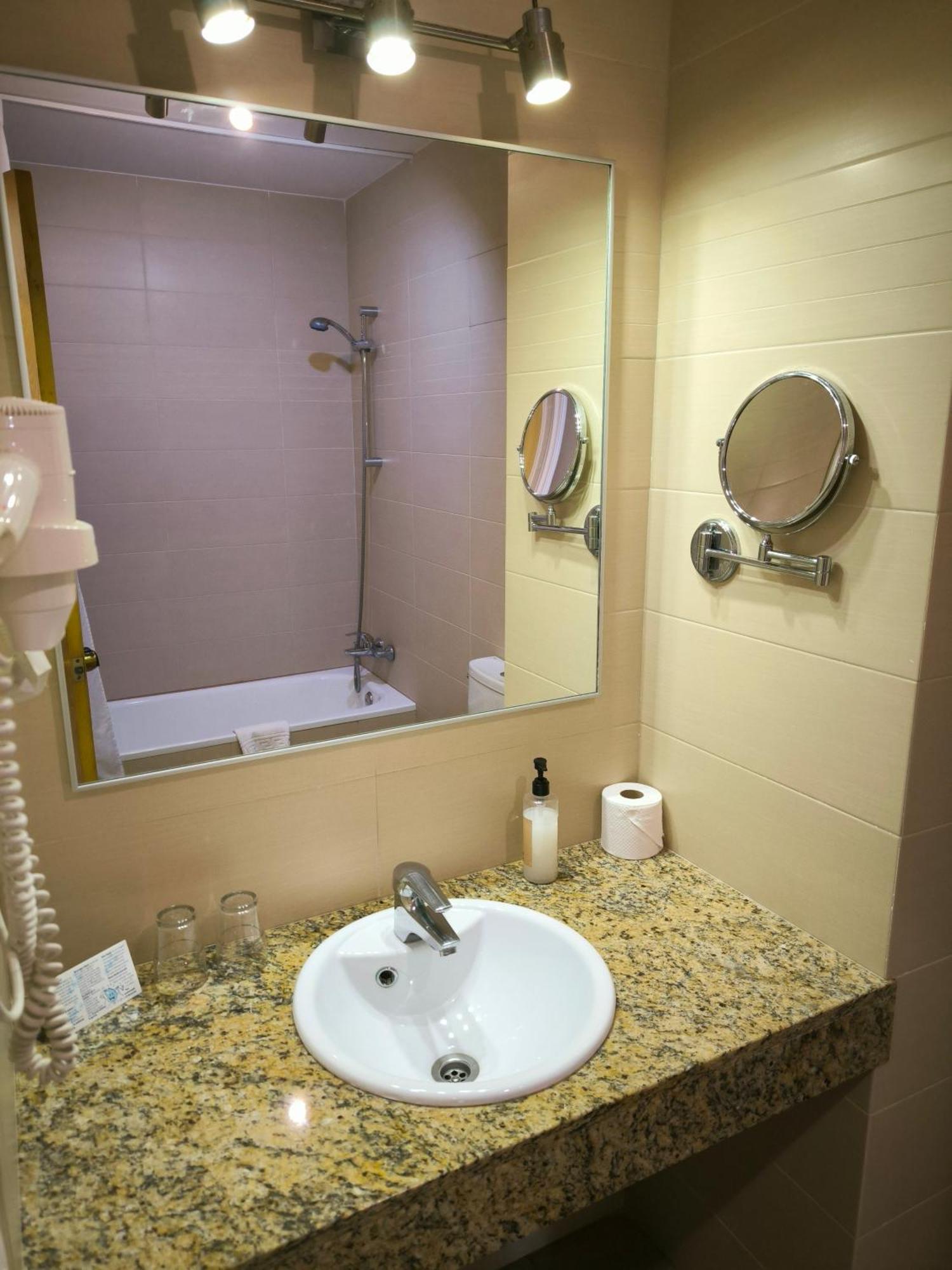 Hotel Geminis Ситадела Екстериор снимка