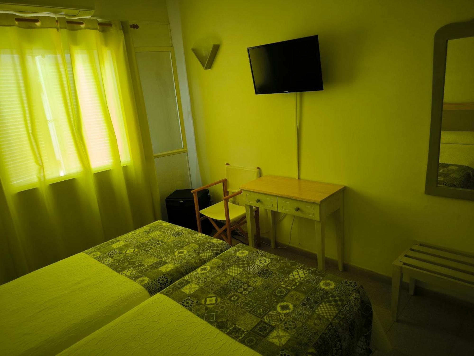 Hotel Geminis Ситадела Стая снимка
