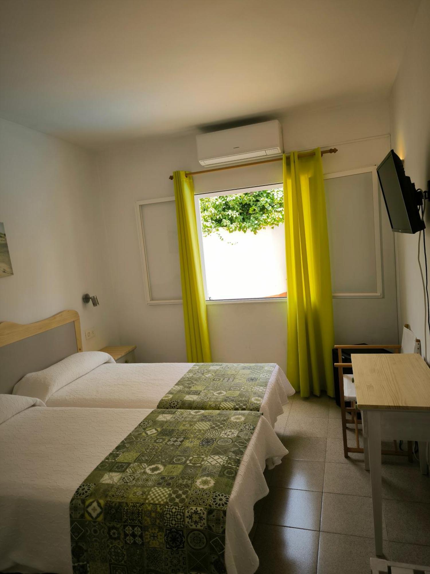 Hotel Geminis Ситадела Екстериор снимка