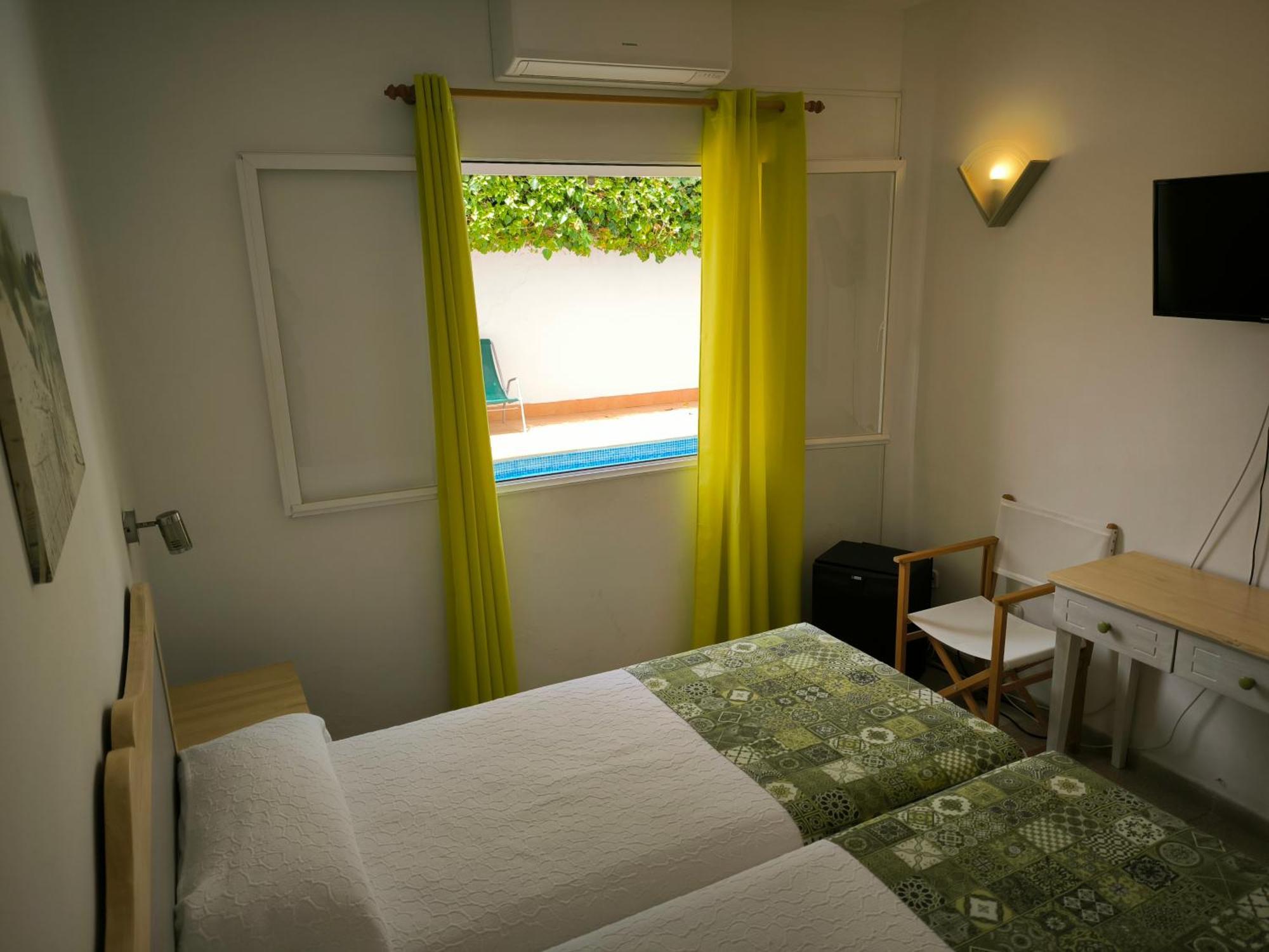 Hotel Geminis Ситадела Стая снимка